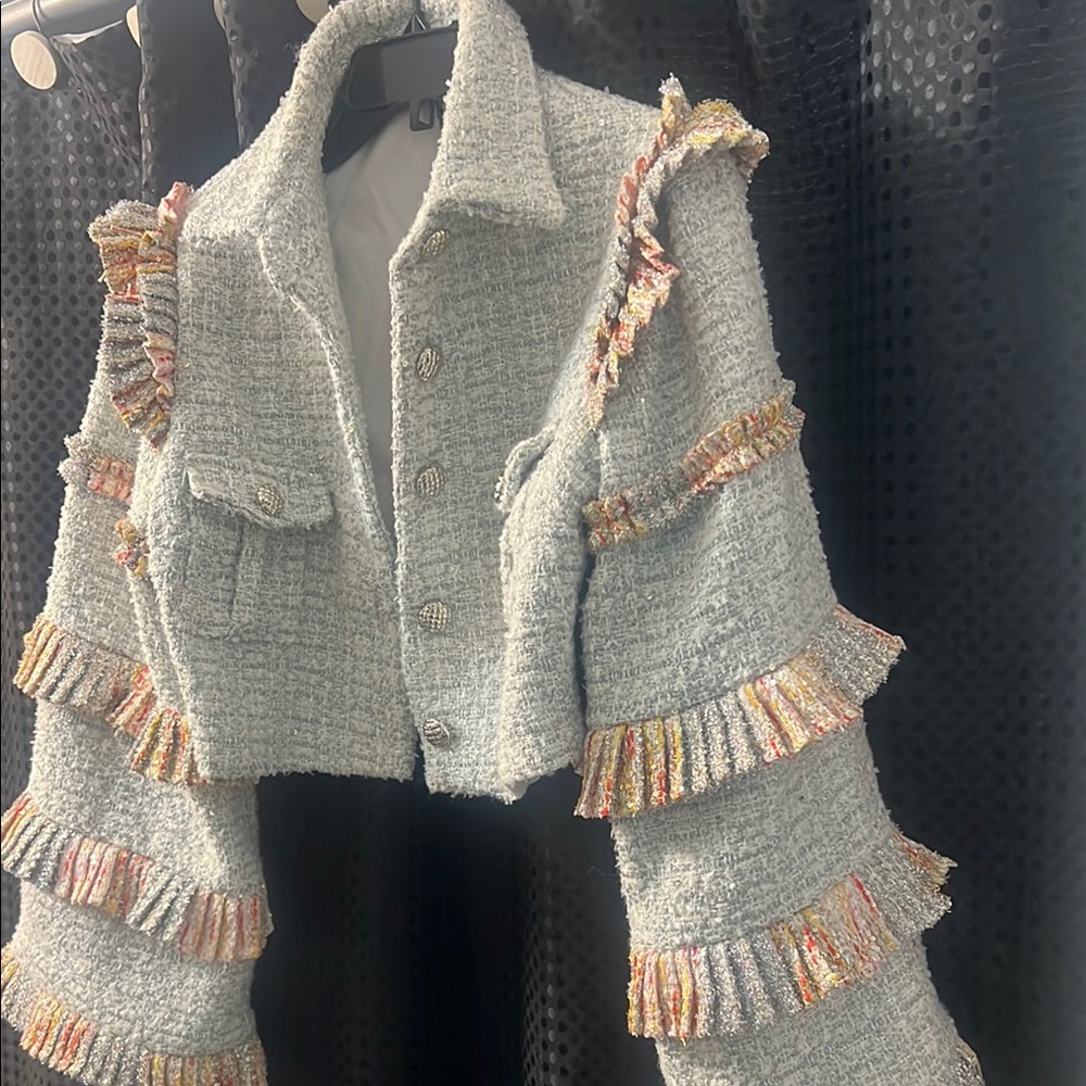 Stylish Textured Tweed Jacket with Metallic Fringe jacket L, shorts Xl - Picture 5 of 6